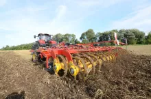 Dobrze rozdrobniona słoma łatwo miesza się z glebą oraz ulega szybkiemu rozkładowi, fot. lw