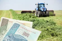 Dopłaty 2026: podstawowa stawka mocno spada. Ale ekoschematy nawet 230 zł w górę