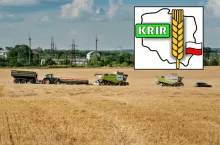 kombajny na polu podczas żniw, u góry w lewym rogu logo KRIR