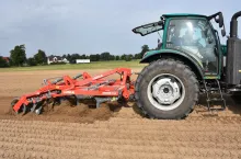 Agregat do uprawy bezorkowej Unia Cross II o szerokości roboczej 2,5 m