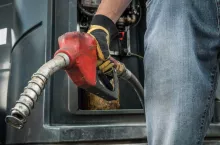 Ile dzisiaj rolnik zapłaci za diesel do ciągnika? Nowe ceny paliw. Kierowcy muszą się przygotować!